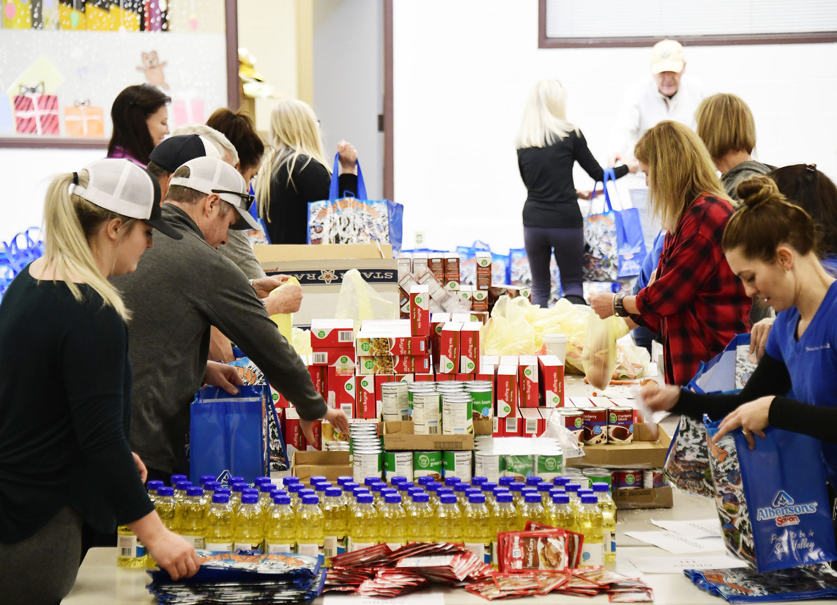19-12-18 Holiday Baskets 7 Roland WF.jpg